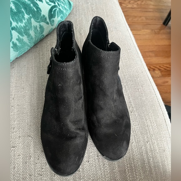 Arizona women’s vegan suede black ankle boots/ booties size 6 - Picture 2 of 5